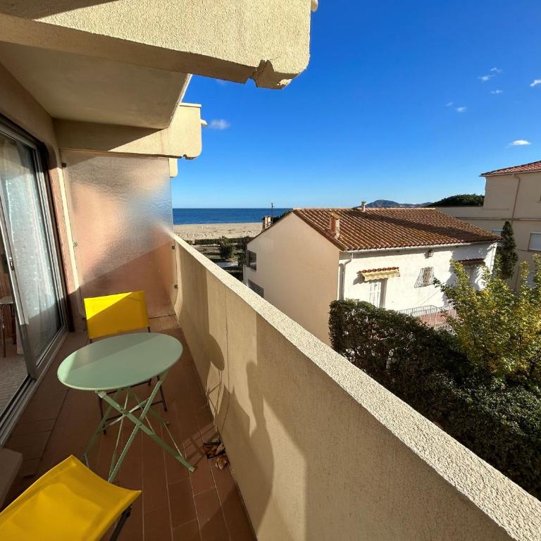 Studio avec balcon et parking en bord de plage - FR-1-837-77 - Studio - 1