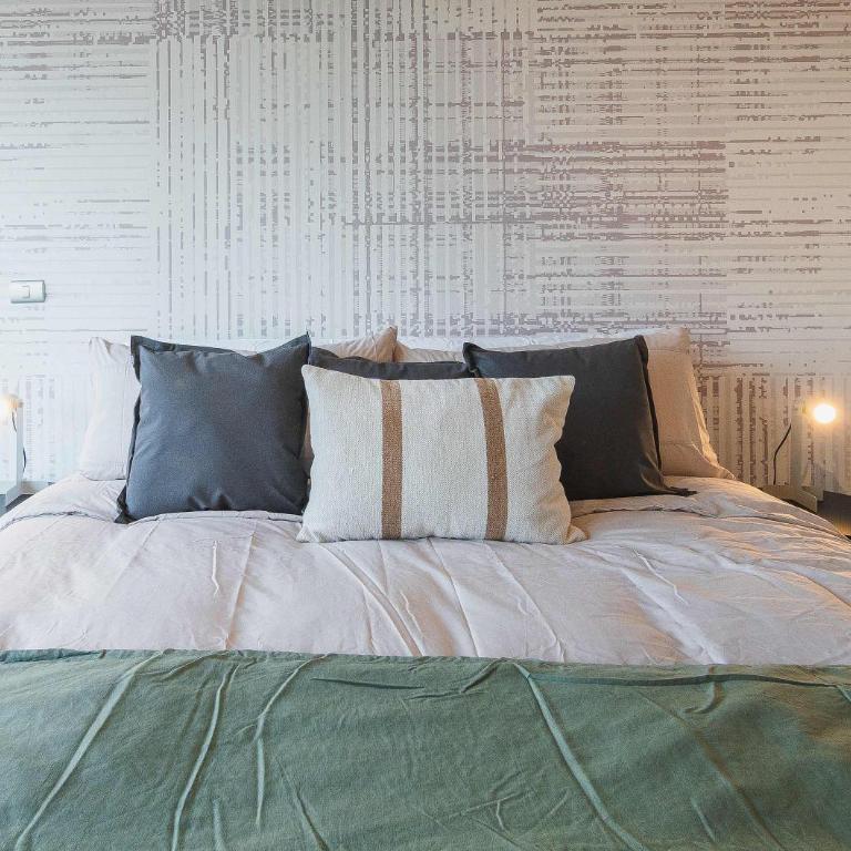 HOM I 4PAX l Parking l Piscina l Metro l Gym l WiFi - Apartment - 24