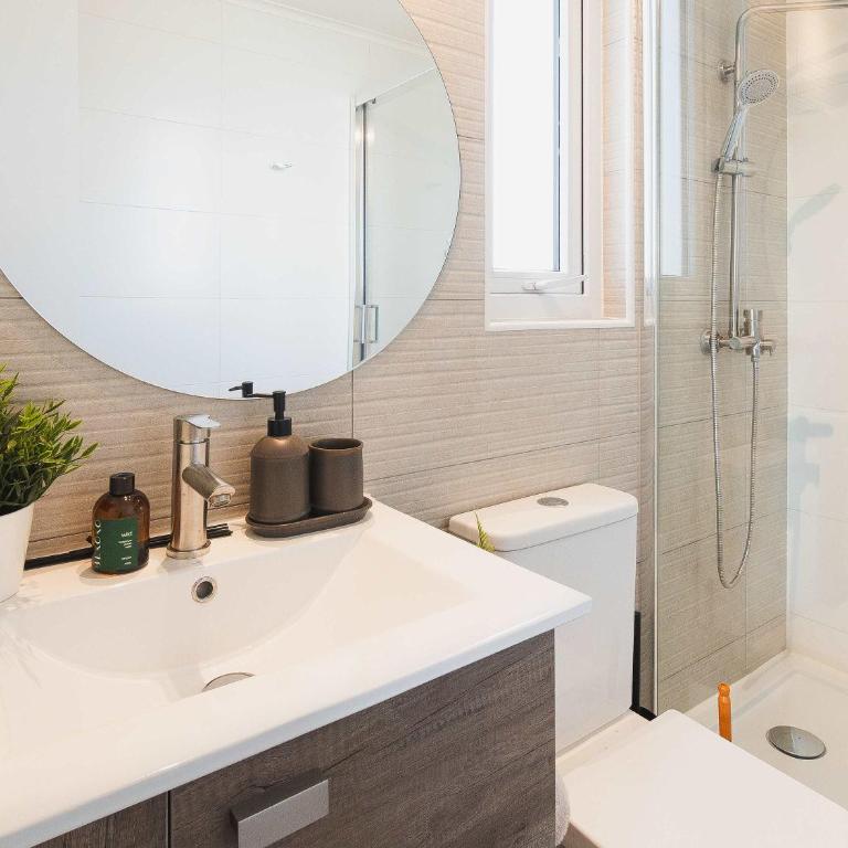 HOM I 4PAX l Parking l Piscina l Metro l Gym l WiFi - Apartment - 33