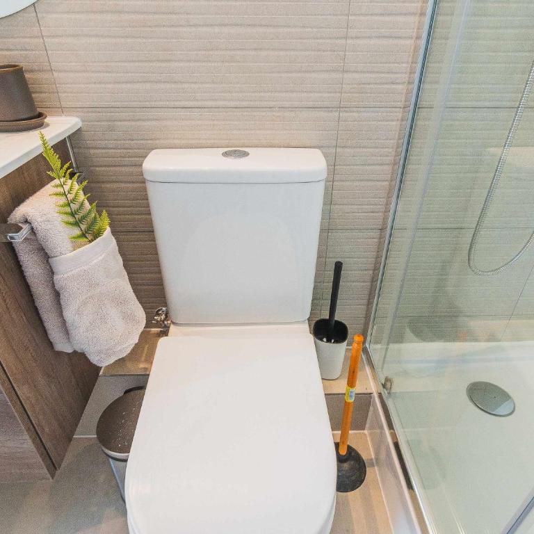 HOM I 4PAX l Parking l Piscina l Metro l Gym l WiFi - Apartment - 36