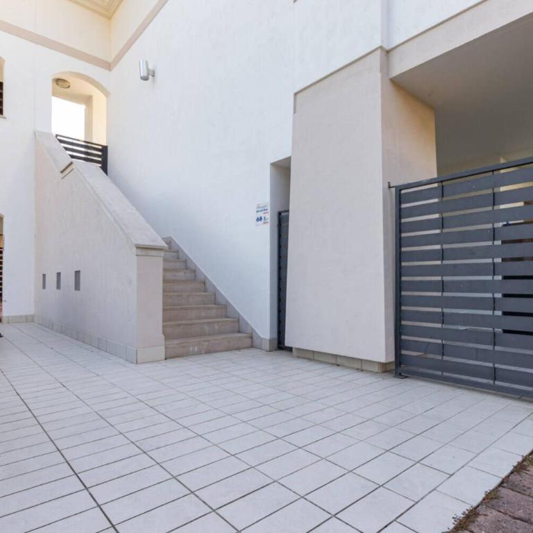 Pool-view flat with fenced garden - Appartement - 23