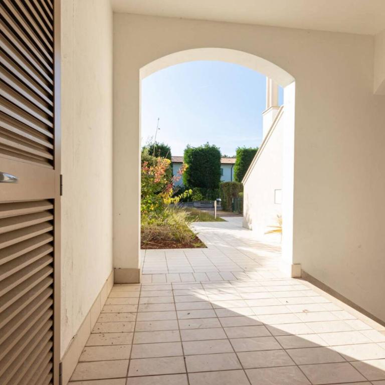 Pool-view flat with fenced garden - Appartement - 21