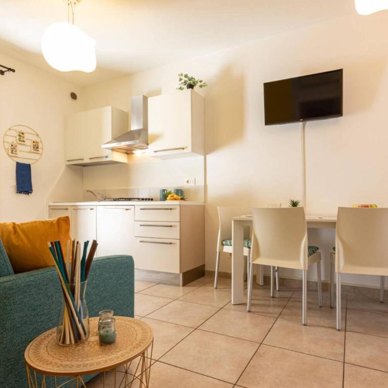 Pool-view flat with fenced garden - Appartement - 12
