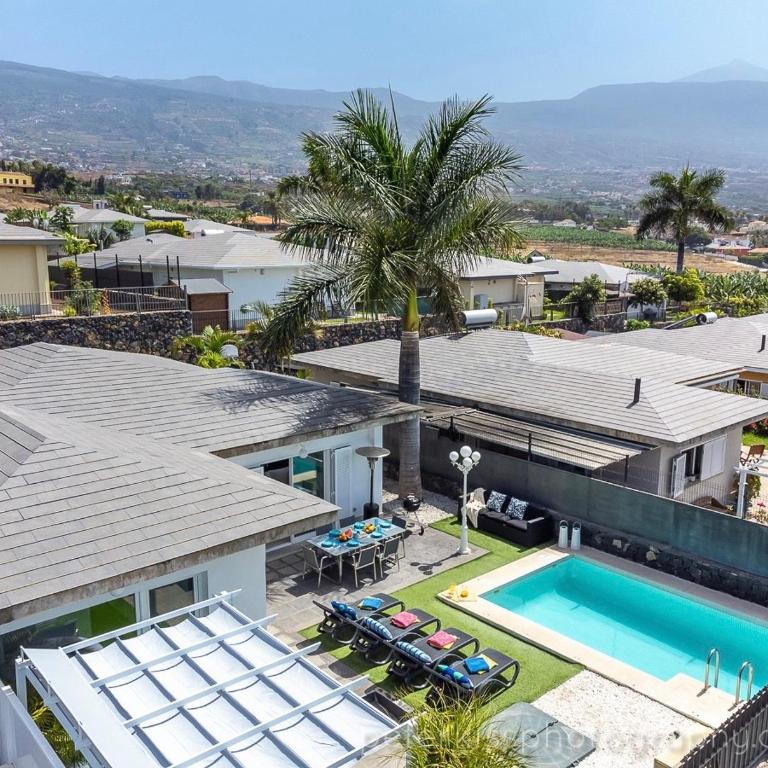 Luxury Holiday Home PISCINA PRIVADA CLIMATIZADA Teide Views, BBQ - Casa de 4 dormitorios - 2