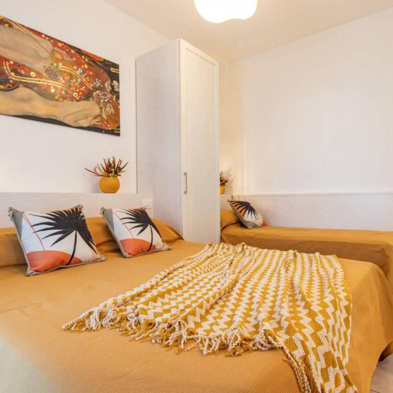Pool-view flat with fenced garden - Appartement - 13