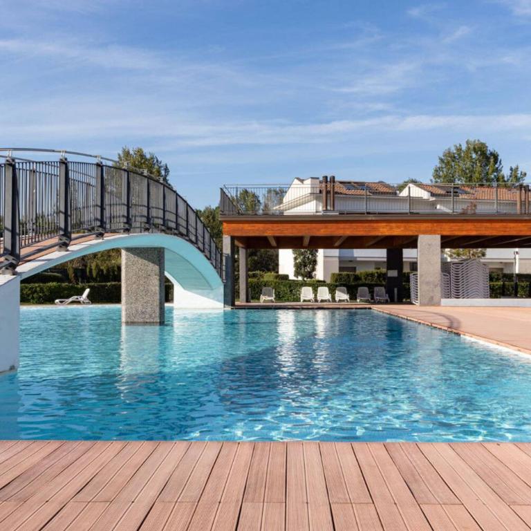 Pool-view flat with fenced garden - Appartement - 2