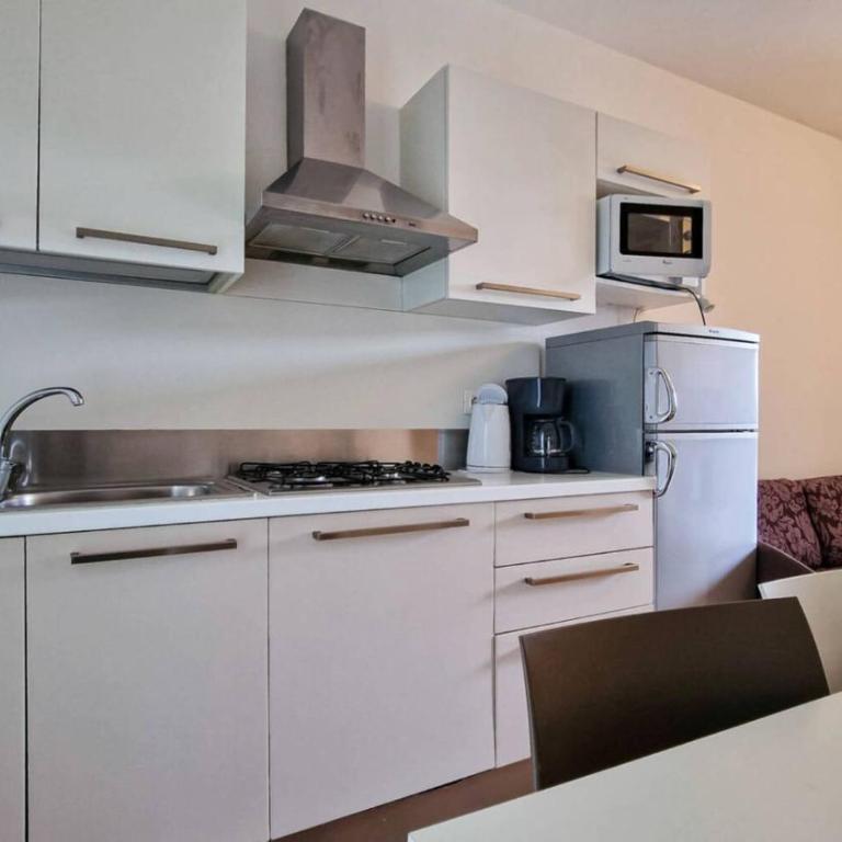 Pool-front apartment with fenced garden and bbq - Appartamento - 6