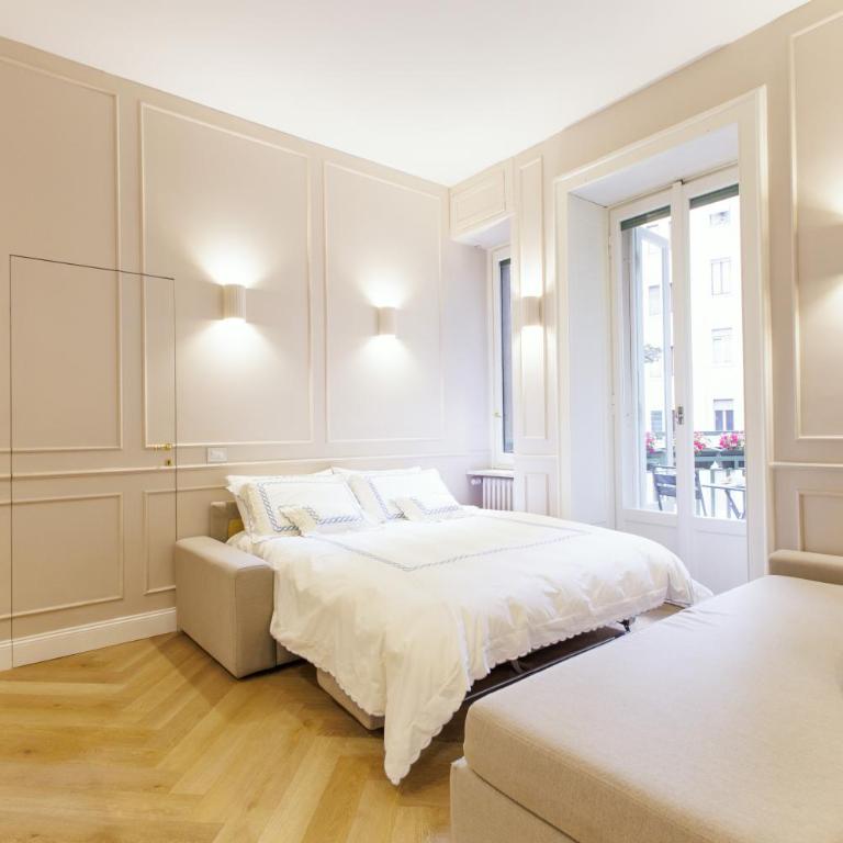 Marcora 6t luxury living apartment in Brera - 15min walk to Duomo - Two-Bedroom Apartment with Balcony - 8