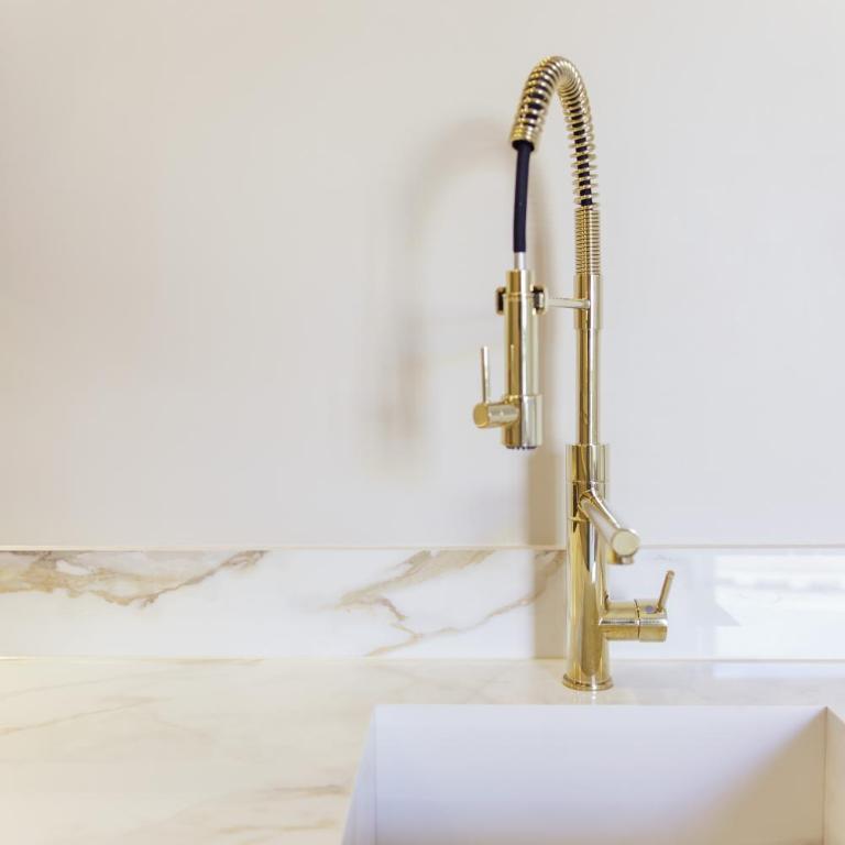 Marcora 6t luxury living apartment in Brera - 15min walk to Duomo - Two-Bedroom Apartment with Balcony - 31