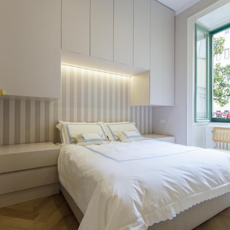 Marcora 6t luxury living apartment in Brera - 15min walk to Duomo - Two-Bedroom Apartment with Balcony - 2