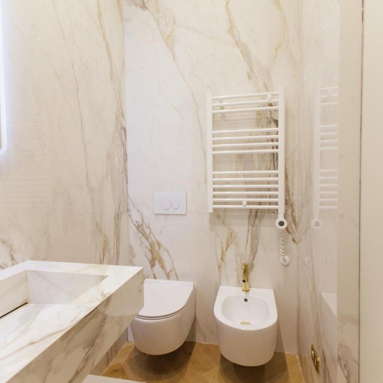 Marcora 6t luxury living apartment in Brera - 15min walk to Duomo - Two-Bedroom Apartment with Balcony - 46