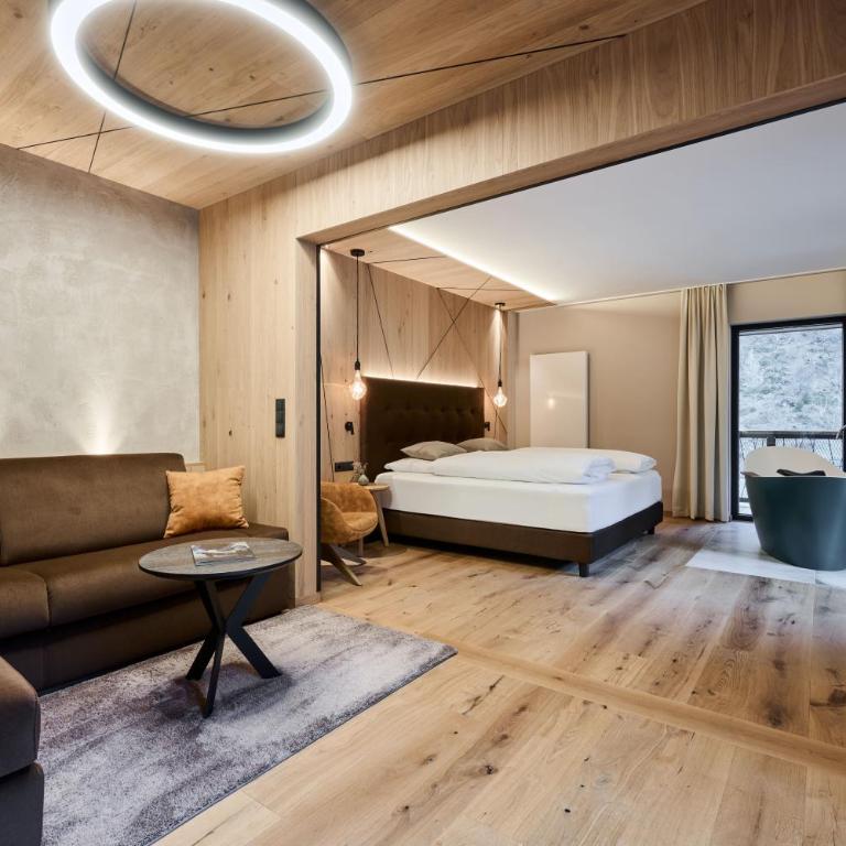VALARA Alpine Art Hotel - Loft Luxury - 3