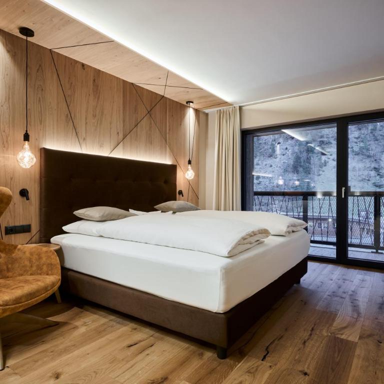 VALARA Alpine Art Hotel - Junior Suite – „Alpine Living“ - 3