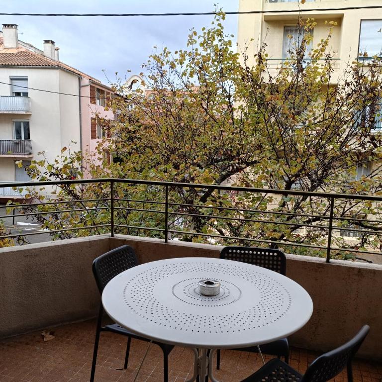 2 bedroom apartment in the city center - Appartement 2 Chambres avec Balcon - 35