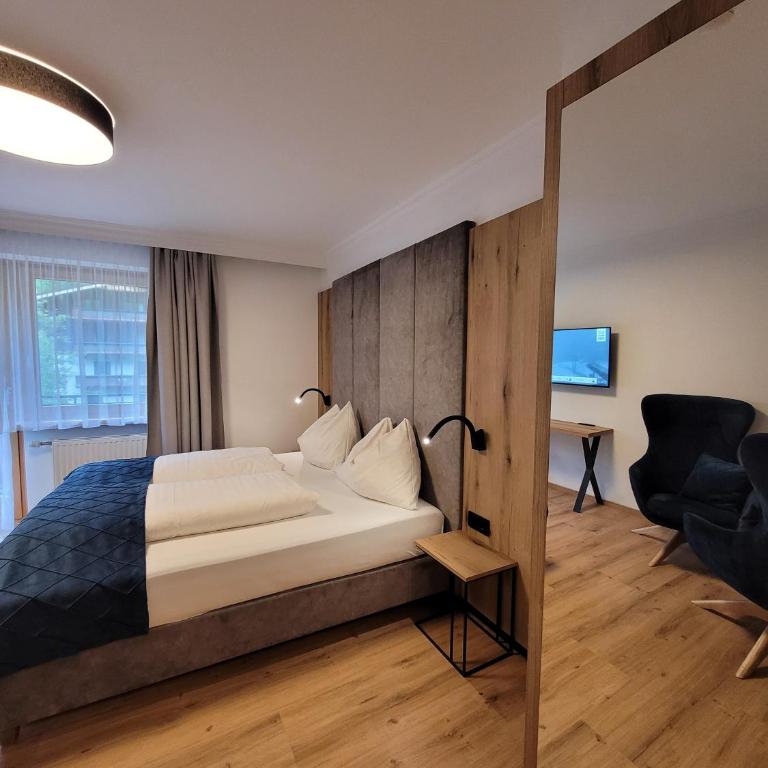 Hotel Sommerer - Hike & Bike in Saalbach, Joker Card inkl - Doppelzimmer mit Balkon - 4