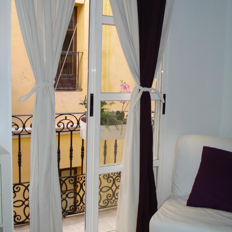 Estudios Muñoz - Studio with Balcony - 16