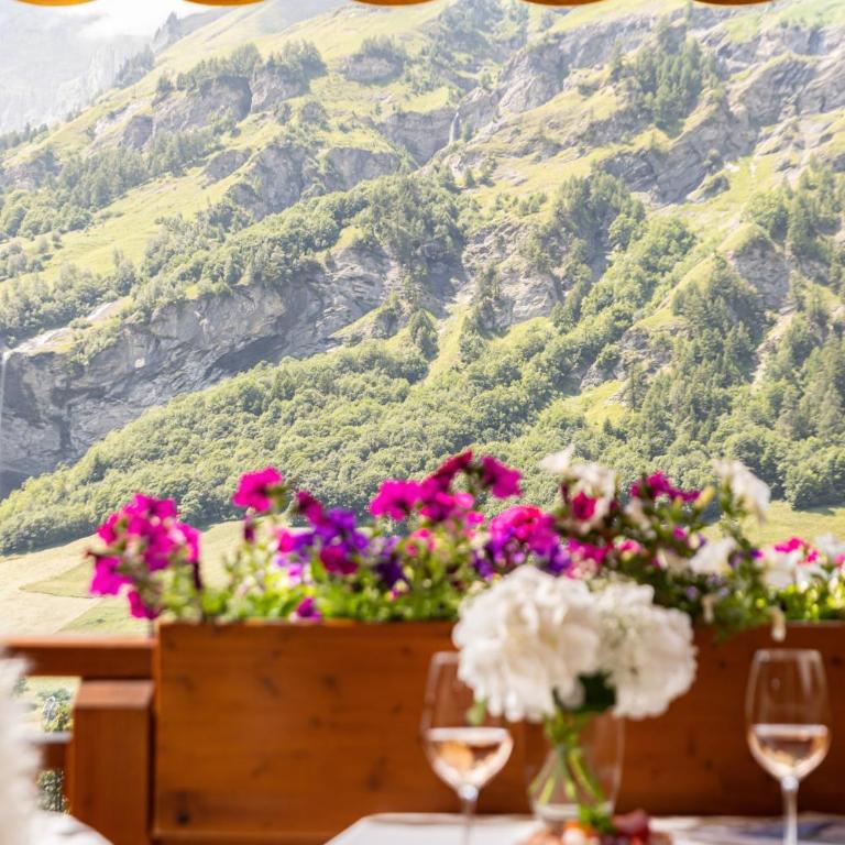 Hotel Restaurant Waldhaus - Superior Doppelzimmer mit Balkon und Bergblick - 7