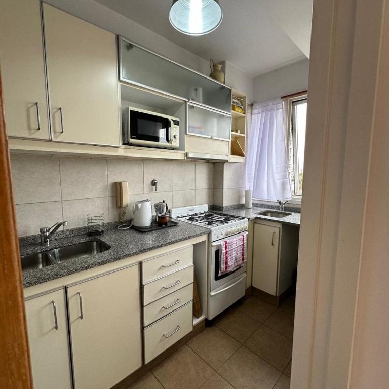 Semipiso en Las Lomitas - Apartamento con balcón - 20