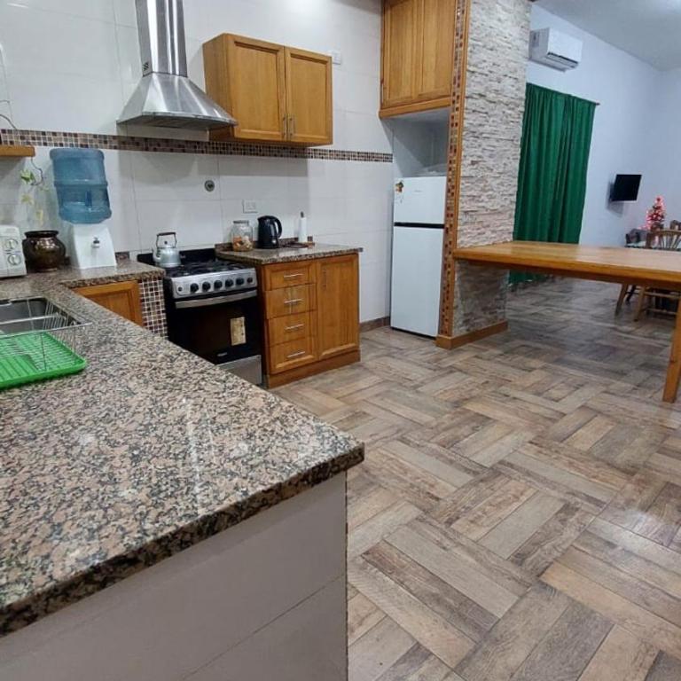 Casa Benicio - Cañuelas - 8 personas, 3 habitaciones, Piscina, Parrilla, Galeria - Casa de 3 dormitorios - 15