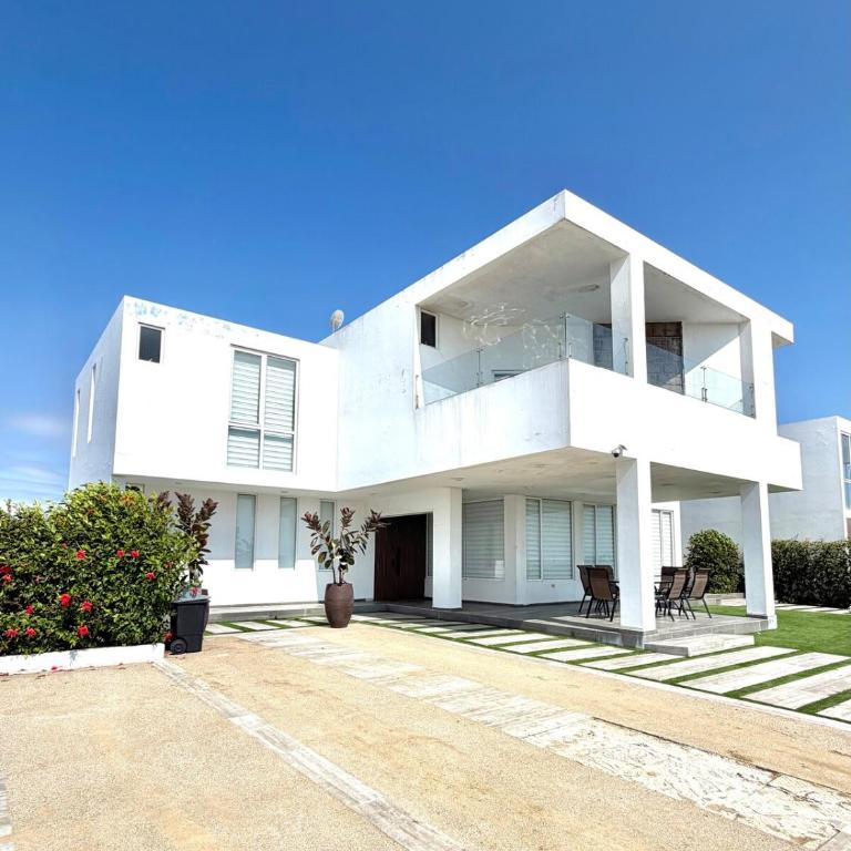 Vacation Home - Private Beach - Villa - 8