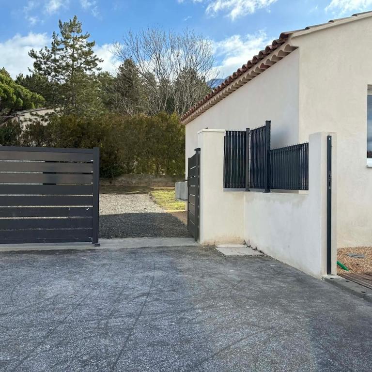 La cahuete Maison neuve, borne électrique, terrain de boules, jardin clos privé - Maison 1 Chambre - 15