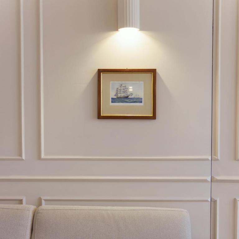 Marcora 6v luxury living apartment in Brera - 15min walk to Duomo - Appartamento con 2 Camere da Letto e Balcone - 20