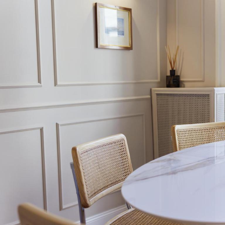Marcora 6v luxury living apartment in Brera - 15min walk to Duomo - Appartamento con 2 Camere da Letto e Balcone - 25