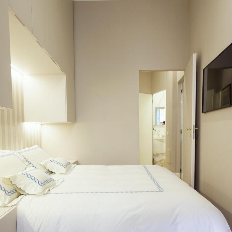 Marcora 6v luxury living apartment in Brera - 15min walk to Duomo - Appartamento con 2 Camere da Letto e Balcone - 21