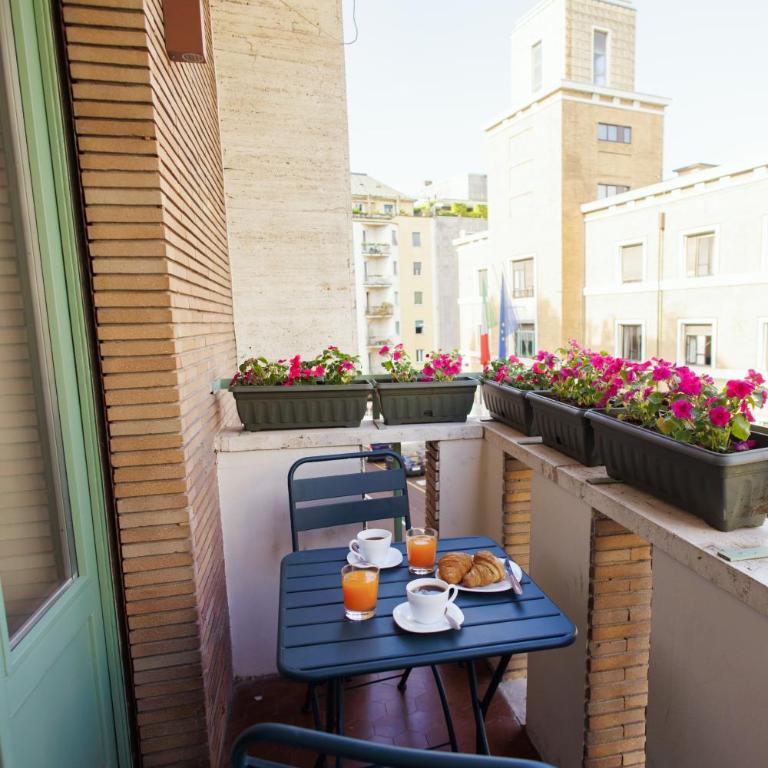 Marcora 6v luxury living apartment in Brera - 15min walk to Duomo - Appartamento con 2 Camere da Letto e Balcone - 45