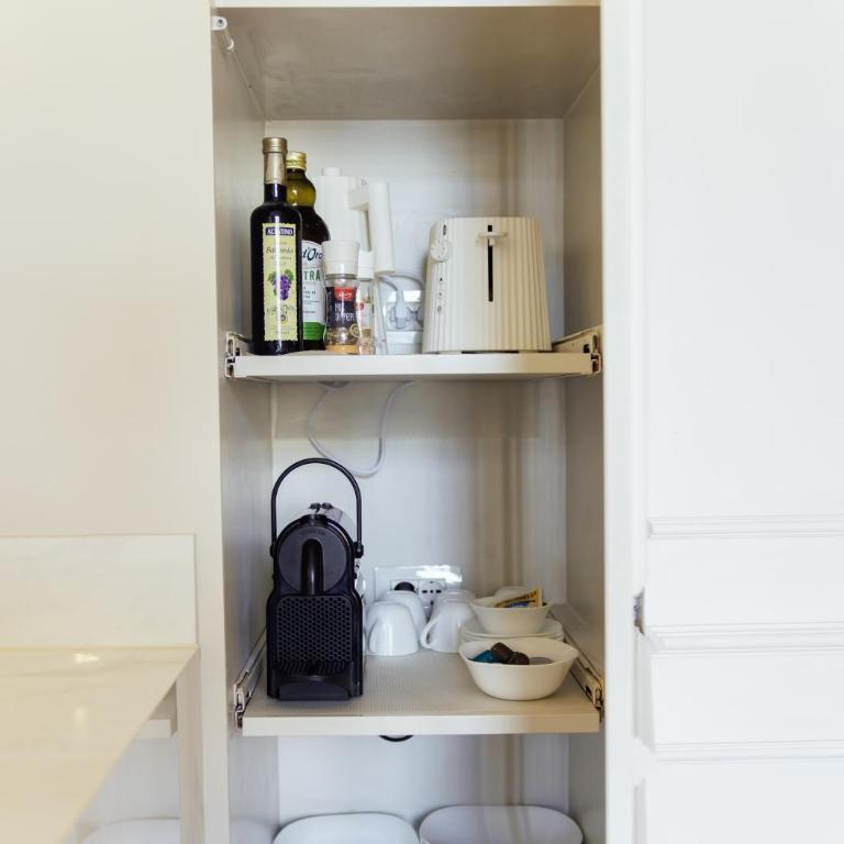 Marcora 6v luxury living apartment in Brera - 15min walk to Duomo - Appartamento con 2 Camere da Letto e Balcone - 30