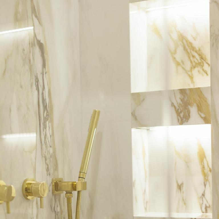 Marcora 6v luxury living apartment in Brera - 15min walk to Duomo - Appartamento con 2 Camere da Letto e Balcone - 38