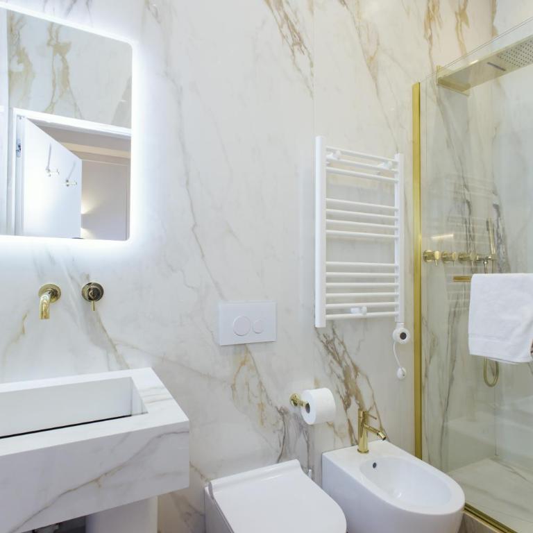 Marcora 6v luxury living apartment in Brera - 15min walk to Duomo - Appartamento con 2 Camere da Letto e Balcone - 5