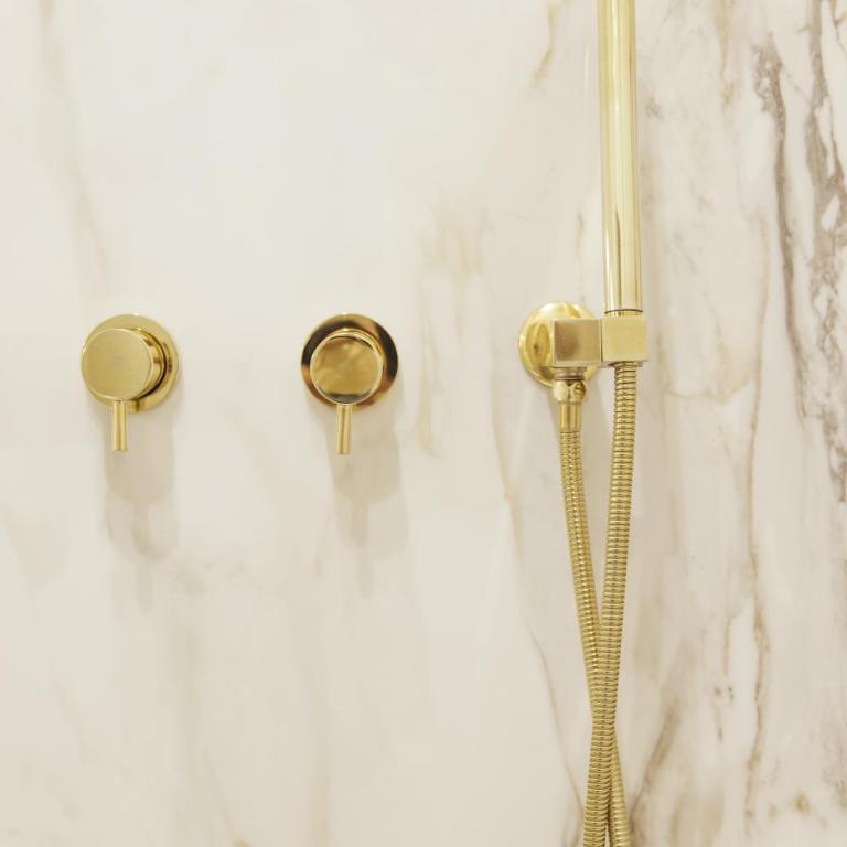 Marcora 6v luxury living apartment in Brera - 15min walk to Duomo - Appartamento con 2 Camere da Letto e Balcone - 42
