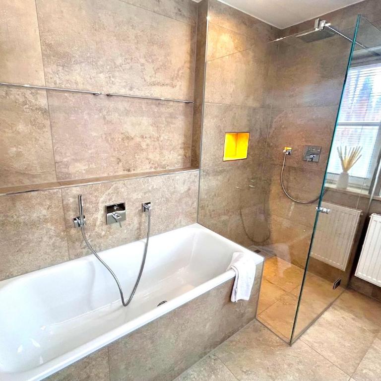 Ferienwohnung "Aschbergblick" - Edel Wohnen im Ortskern Schliersee - Apartment mit 2 Schlafzimmern - 18