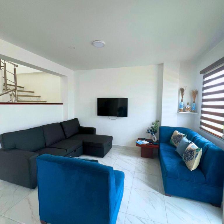 Casa Familiar a Pasos del Mar Playa y Felicidad - Three-Bedroom House - 11