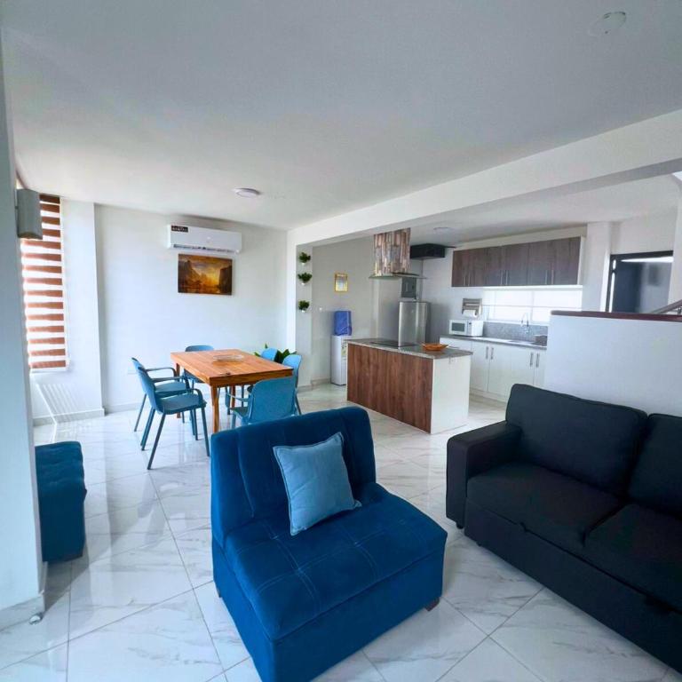 Casa Familiar a Pasos del Mar Playa y Felicidad - Three-Bedroom House - 8
