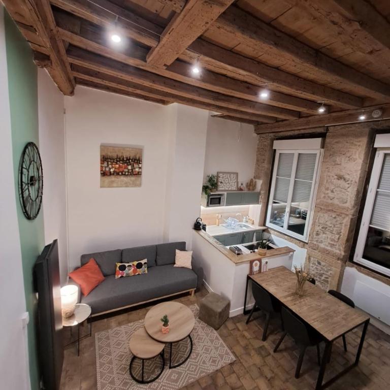Spacious studio completely renovated right in the city center - Apartamento - 1