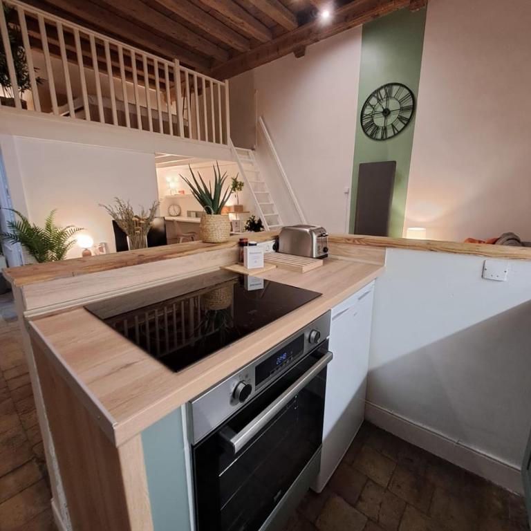Spacious studio completely renovated right in the city center - Apartamento - 3