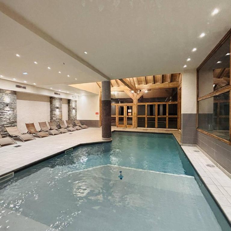Appartement cosy 3 pièces, avec balcon et piscine, proche des pistes et commodités à La Plagne Tarentaise - Two-Bedroom Apartment - 14