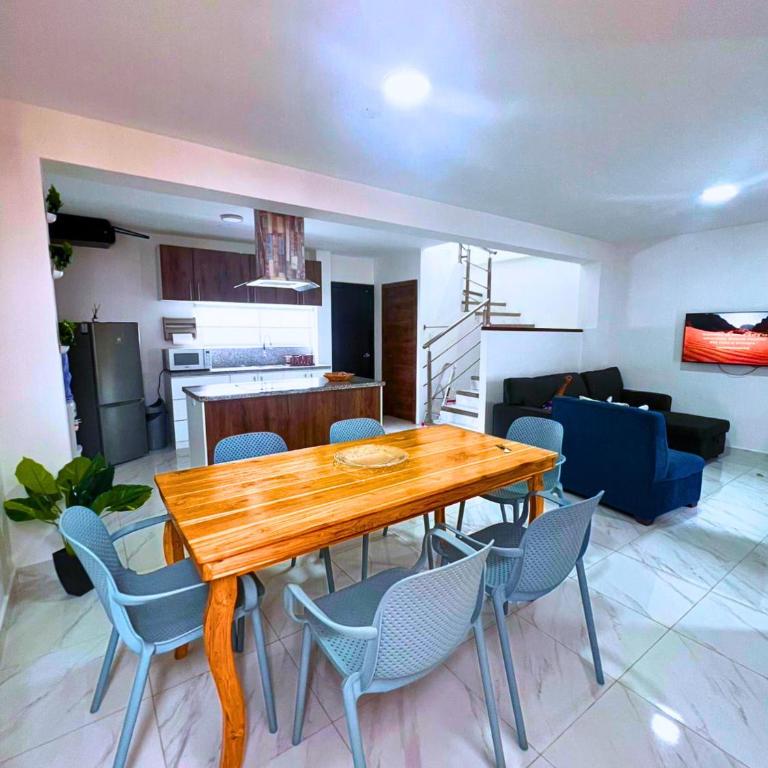 Casa Familiar a Pasos del Mar Playa y Felicidad - Three-Bedroom House - 27