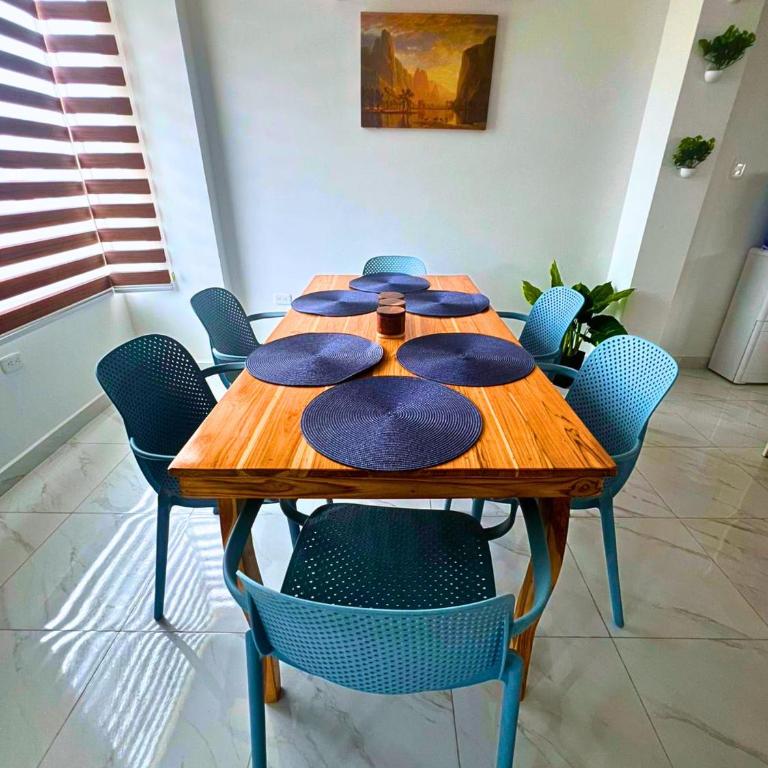 Casa Familiar a Pasos del Mar Playa y Felicidad - Three-Bedroom House - 24