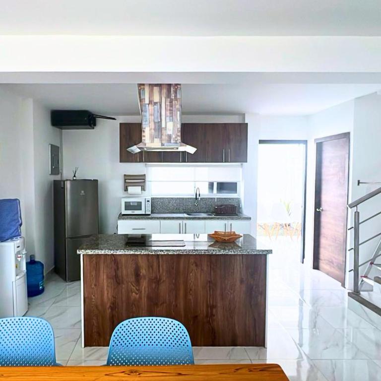 Casa Familiar a Pasos del Mar Playa y Felicidad - Three-Bedroom House - 35