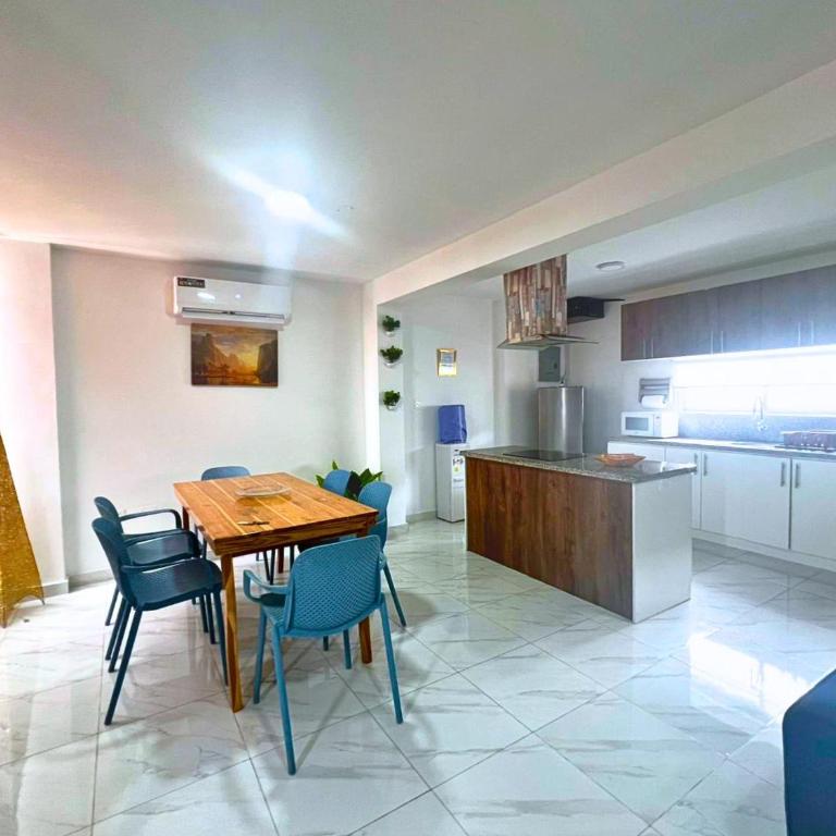 Casa Familiar a Pasos del Mar Playa y Felicidad - Three-Bedroom House - 34