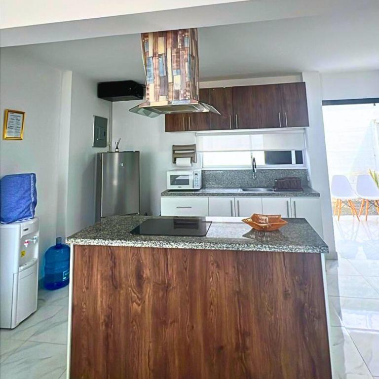 Casa Familiar a Pasos del Mar Playa y Felicidad - Three-Bedroom House - 36