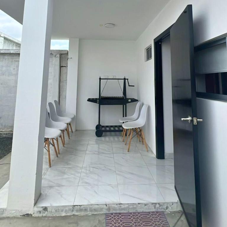 Casa Familiar a Pasos del Mar Playa y Felicidad - Three-Bedroom House - 74