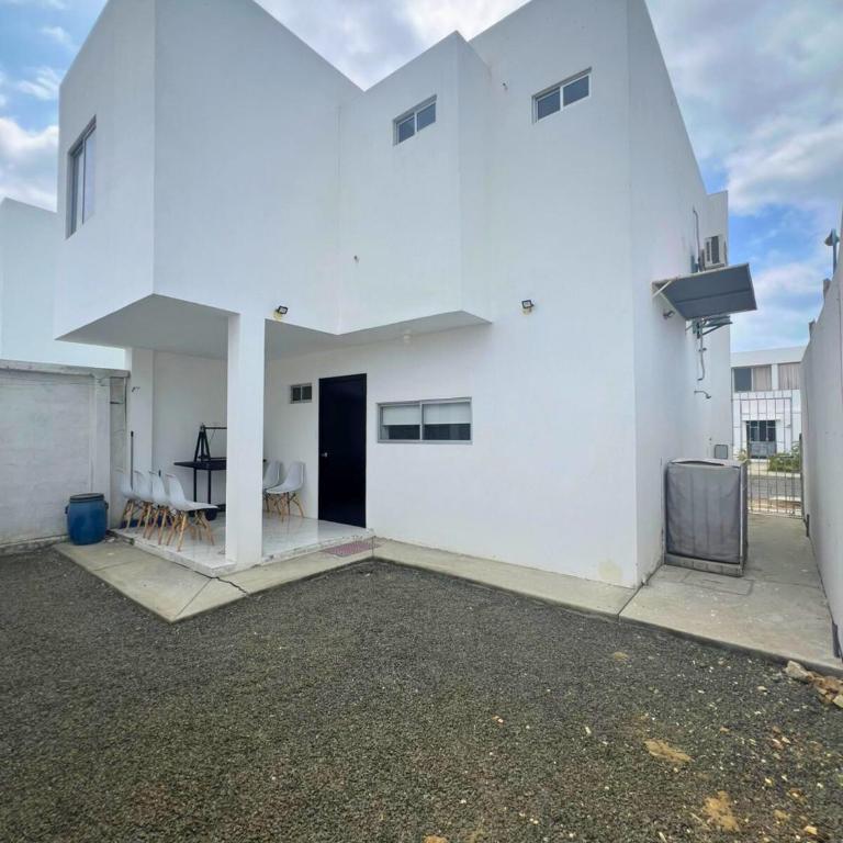 Casa Familiar a Pasos del Mar Playa y Felicidad - Three-Bedroom House - 73