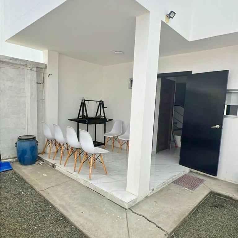 Casa Familiar a Pasos del Mar Playa y Felicidad - Three-Bedroom House - 71