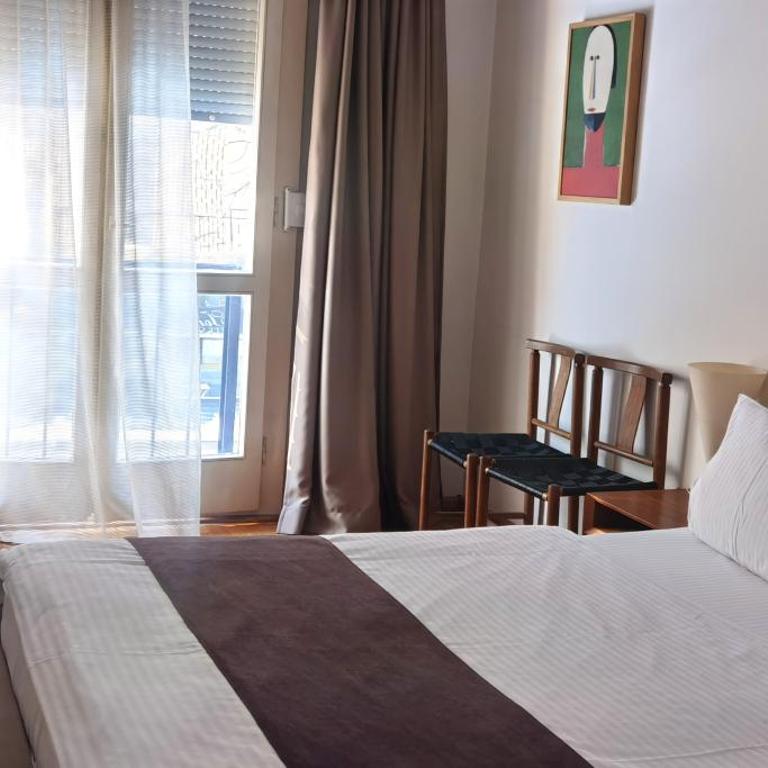 One Bedroom Apartment Theatre - One-Bedroom Apartment - 4