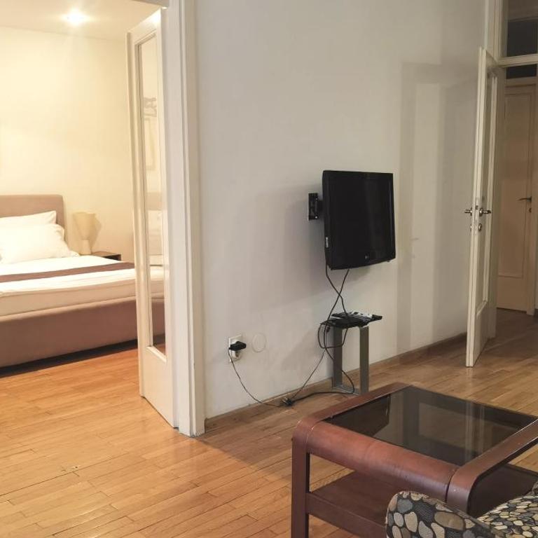 One Bedroom Apartment Theatre - One-Bedroom Apartment - 7