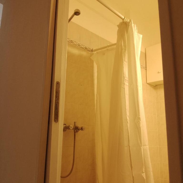 Dpto zona Güemes 2 amb con balcón - One-Bedroom Apartment - 17